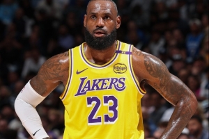 名記：達蒙-瓊斯泄露詹姆斯傷情多次參賭 后者未被指控有不當行為