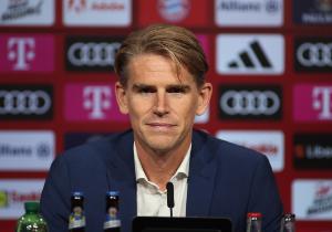 弗羅因德表示，孔帕尼與拜仁非常契合，并且他的新合同中并未包含解約條款。