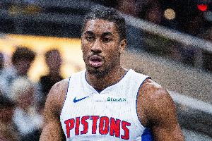 據記者報道，艾維與杜倫和活塞隊關系融洽，球隊計劃讓兩人在明年夏天成為受限制自由球員。