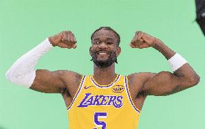 雷迪克指出，東契奇能迅速進入比賽狀態，有時正是得益于艾頓的掩護，而艾頓在攻防兩端都表現出色。