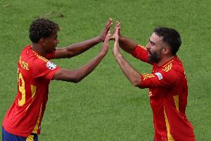 西班牙隊總監就國家德比沖突表態：球隊心態平和，國家隊內部氛圍融洽。