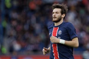 據《隊報》報道，四年前，K77曾獲法甲多家球隊推薦，但當時無人問津，尼斯隊則因認為傭金過高而最終放棄。