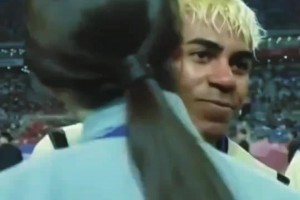 有點興奮！亞馬爾和韓國妹子臉貼臉，實在沒繃住笑出了聲