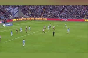 平地一聲雷！對于亞亞-圖雷來說，進世界波如探囊取物！