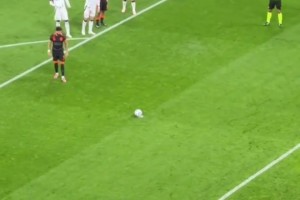 巴甲門將：你不想打進也不要往我身上打啊，我都沒法躲