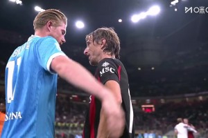 兩位中場大師！賽后莫德里奇與德布勞內擁抱致意！