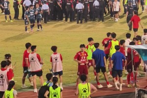 業余聯賽通病！贛超賽場又現沖突事件，公安保安迅速進場控制局面