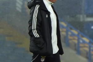 故地重游！穆里尼奧賽前獨自踩場斯坦福橋，滿眼熟悉皆過往