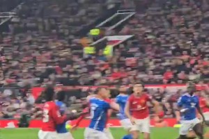 國外曼聯球迷：看看拉門斯的高空接球，我都看哭了