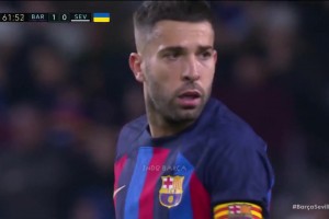 名場面！孔德加盟巴薩的第一天訓練，阿爾巴就開始“算舊賬”~