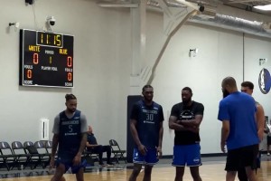 錢德勒指導拉塞爾和鮑威爾吃餅，新賽季獨行俠你覺得西部第幾？