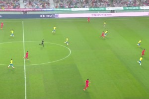 有一說一！李剛仁這長傳腳法真是一絕啊