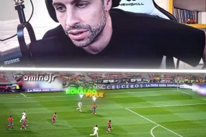 C羅狠狠地戲耍了皮克，賽后球衣也被皮克保存了