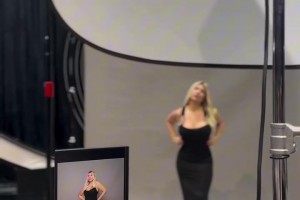 可惡！旺達又出來大秀身材啦，為啥這么多媒體找她拍照