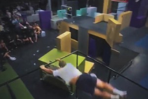 高三女生超帥轉身上籃，燃爆全場！