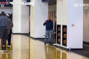 啥情況？錫伯杜連續兩天出現在雷霆訓練場，并與普雷斯蒂交流！