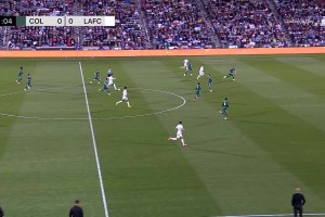 太降維打擊了啊！孫興慜1v2盤帶戲耍對手爆射破門，10場9球