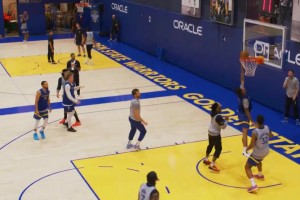 勇士新秀威爾-理查德訓練中一記漂亮順下，巴特勒和科爾贊不絕口