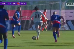 太強了！周欣怡弧頂左腳世界波破門，U17女足1-0領先美國！
