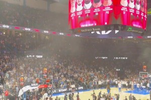 差距太大了！海王出場時全場歡呼，杜蘭特出場時切換成全場噓聲！