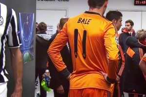 當年對陣尤文，C羅身穿橙色衣服率皇馬眾將出場，太帥了