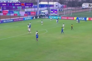 巴西前鋒艾芙琳左腳世界波破門，U17女足0-2落后！