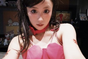 韋世豪老婆餃子這萬圣節裝扮真好看眼睛大大圓圓好漂亮