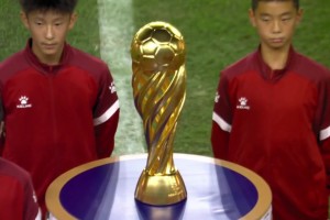 熠熠生輝！“蘇超”冠軍金杯率先亮相南京奧體迎接決戰時刻