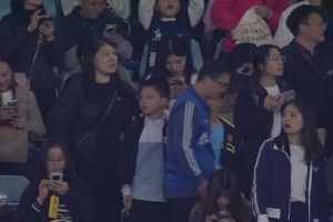 快看鏡頭啊！蘇超決賽中場文藝表演被看臺小姐姐搶鏡?