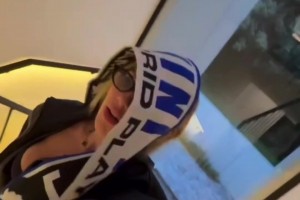 女友趁維尼修斯睡覺時偷襲：你喜歡嗎？