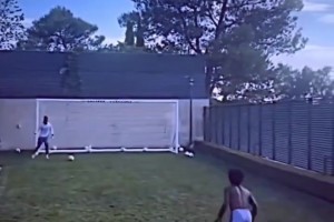 門將也想試試？名場面：卡馬文加家中守門秀各種撲救！