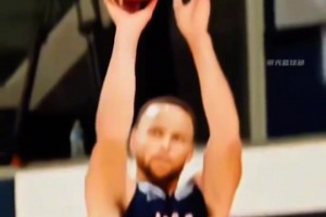 庫里投籃細節解析，壓腕時食指與中指撥球，中指最后撥出...