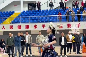 黔南“村BA”總決賽 “籃球表妹”在羅甸賽場盛裝秀轉身投籃！