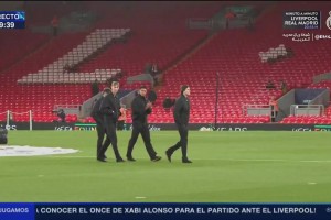 模特團啊！安菲爾德球場高唱《嘿，裘德》，獻給貝林厄姆！