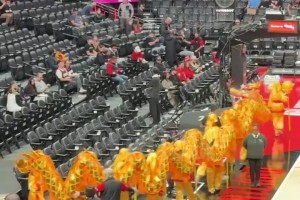 中國元素當地中國學校受邀，今日將在開拓者主場表演舞龍