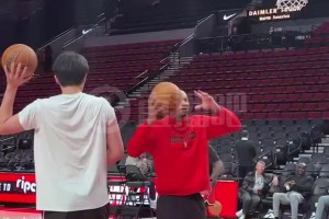 今天迎戰聯盟第一的雷霆！楊瀚森賽前和助教練習籃下卡位，以及搶板終結得分！