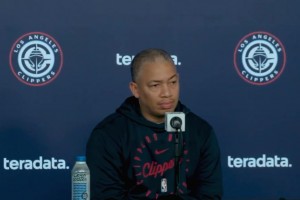 還在試驗陣容？泰倫·盧回應記者提問：比爾是我們的首發球員