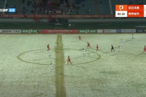 延吉冰天雪地，白色場地白色用球，這對前鋒和守門員都是考驗
