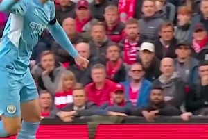 B席曾連續上演“圓規秀”令紅軍眾將無從招架