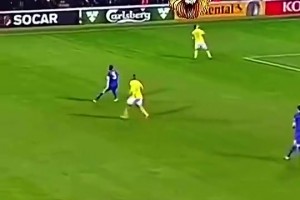 這運氣也是沒誰了！這可能是，伊布職業生涯最輕松的一粒進球！