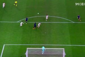 巴雷拉帶球反擊挑傳禁區！蘇契奇不停球打門稍稍偏出！